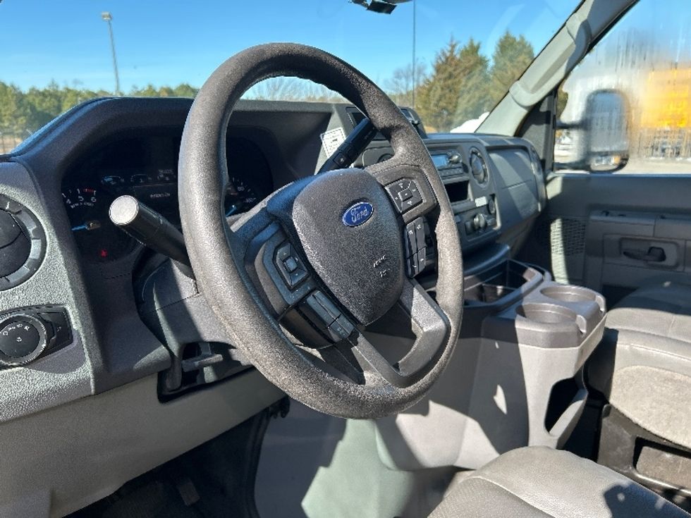Light Duty Box Truck-Light and Medium Duty Trucks-Ford-2022-E350-Chester-VA-96,729\n\t\tmiles-$ 27,500 - Image 16