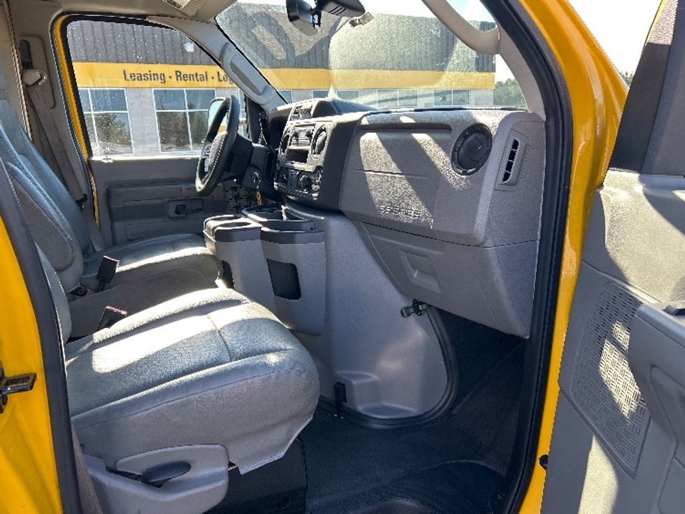 Light Duty Box Truck-Light and Medium Duty Trucks-Ford-2022-E350-Chester-VA-96,729\n\t\tmiles-$ 27,500 - Image 19
