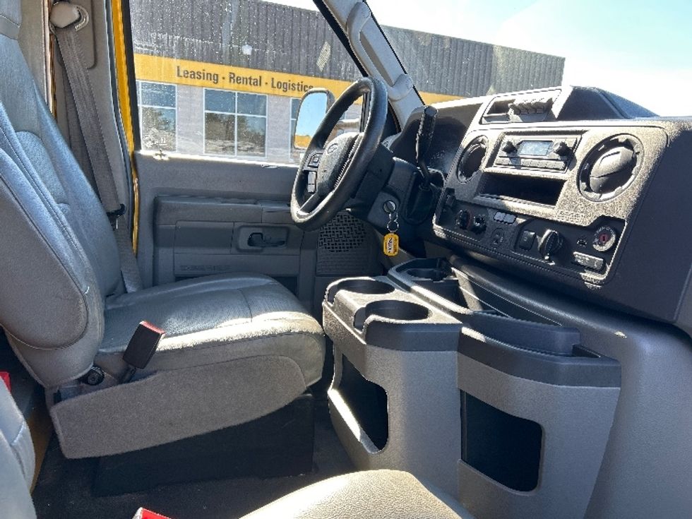 Light Duty Box Truck-Light and Medium Duty Trucks-Ford-2022-E350-Chester-VA-96,729\n\t\tmiles-$ 27,500 - Image 21