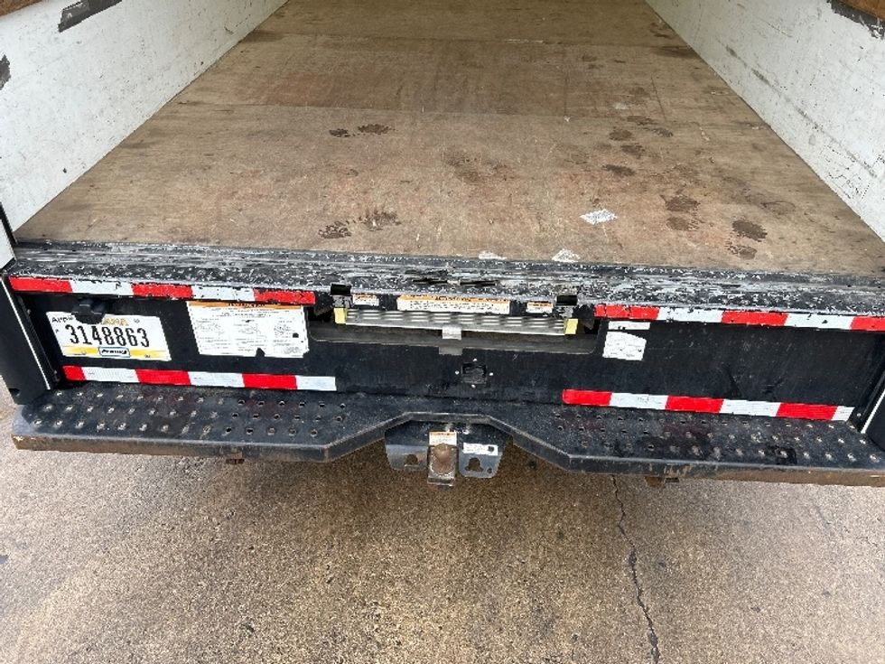 Light Duty Box Truck-Light and Medium Duty Trucks-Ford-2022-E350-Chicago (Melrose Park)-IL-89,139\n\t\tmiles-$ 32,750 - Image 10