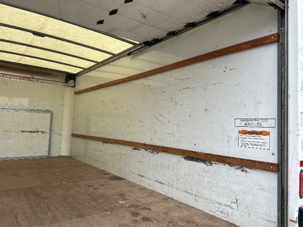 Light Duty Box Truck-Light and Medium Duty Trucks-Ford-2022-E350-Chicago (Melrose Park)-IL-89,139\n\t\tmiles-$ 32,750 - Image 12