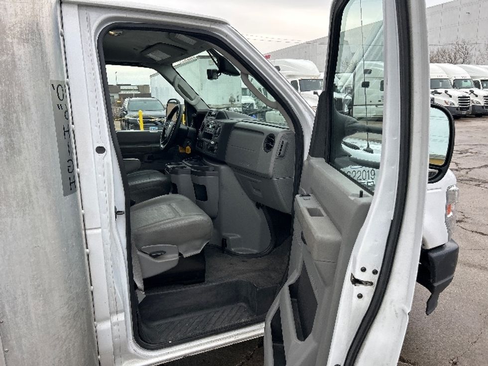 Light Duty Box Truck-Light and Medium Duty Trucks-Ford-2022-E350-Chicago (Melrose Park)-IL-89,139\n\t\tmiles-$ 32,750 - Image 20