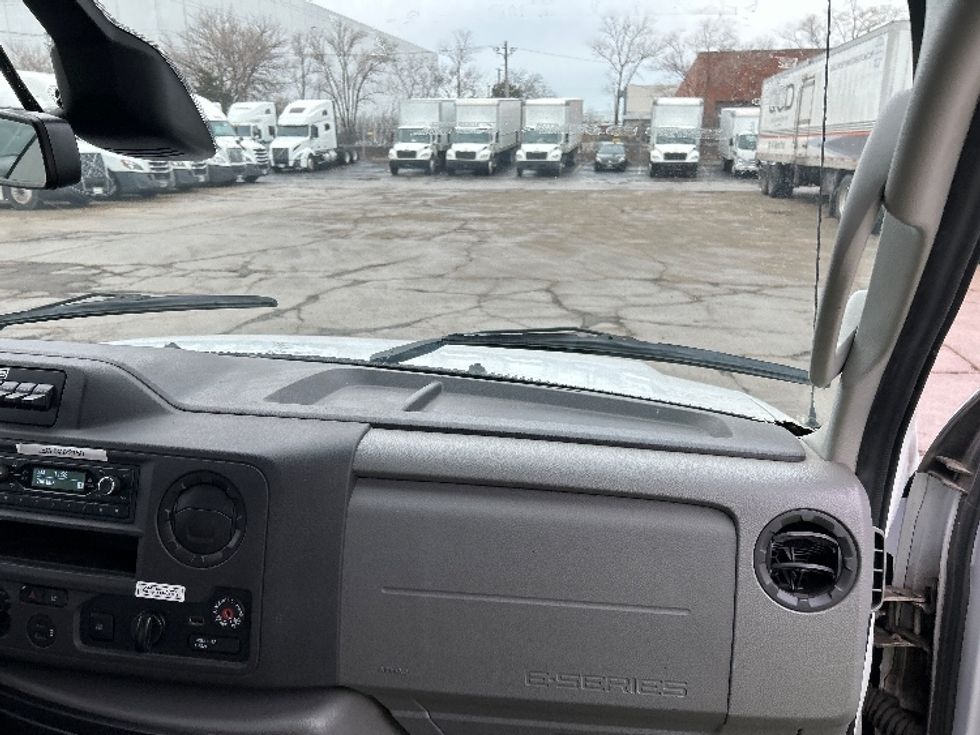 Light Duty Box Truck-Light and Medium Duty Trucks-Ford-2022-E350-Chicago (Melrose Park)-IL-89,139\n\t\tmiles-$ 32,750 - Image 21