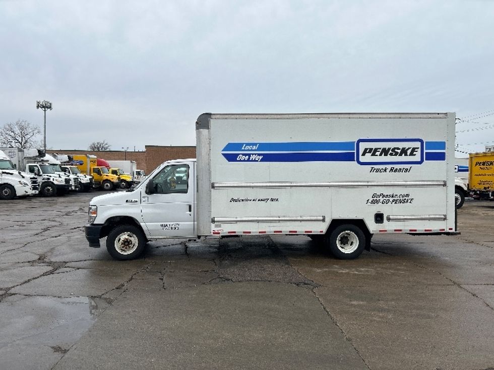 Light Duty Box Truck-Light and Medium Duty Trucks-Ford-2022-E350-Chicago (Melrose Park)-IL-89,139\n\t\tmiles-$ 32,750 - Image 4