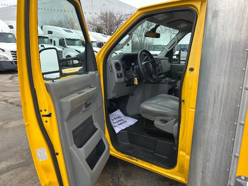 Light Duty Box Truck-Light and Medium Duty Trucks-Ford-2022-E350-Chicago (Melrose Park)-IL-94,125\n\t\tmiles-$ 29,000 - Image 16