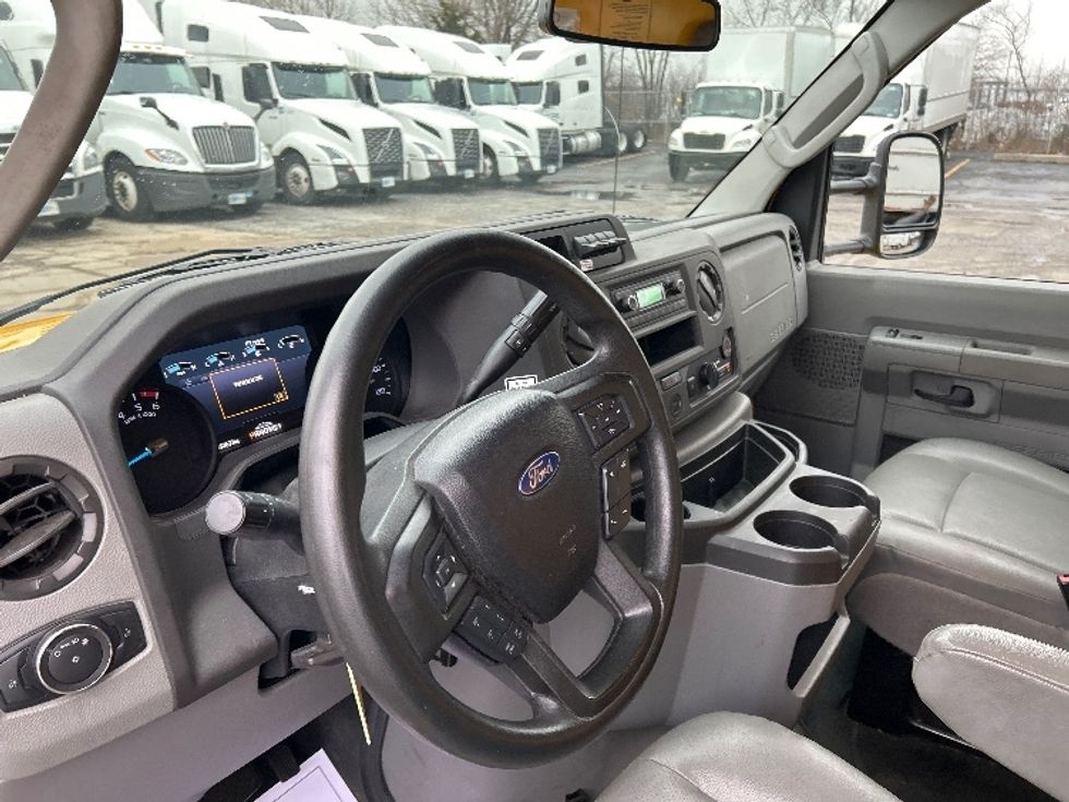 Light Duty Box Truck-Light and Medium Duty Trucks-Ford-2022-E350-Chicago (Melrose Park)-IL-94,125\n\t\tmiles-$ 29,000 - Image 17