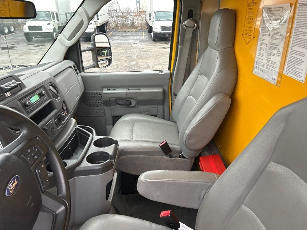 Light Duty Box Truck-Light and Medium Duty Trucks-Ford-2022-E350-Chicago (Melrose Park)-IL-94,125\n\t\tmiles-$ 29,000 - Image 19
