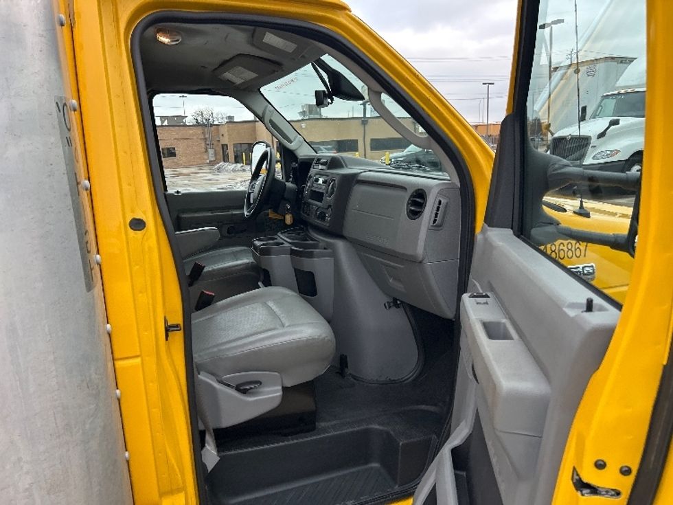 Light Duty Box Truck-Light and Medium Duty Trucks-Ford-2022-E350-Chicago (Melrose Park)-IL-94,125\n\t\tmiles-$ 29,000 - Image 20