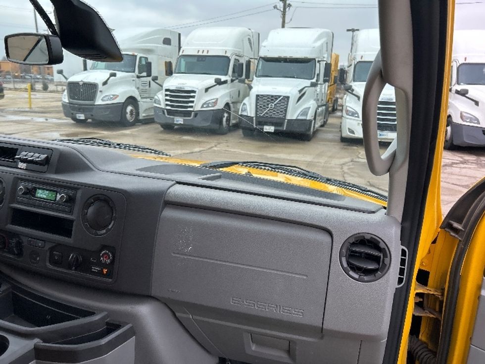 Light Duty Box Truck-Light and Medium Duty Trucks-Ford-2022-E350-Chicago (Melrose Park)-IL-94,125\n\t\tmiles-$ 29,000 - Image 21