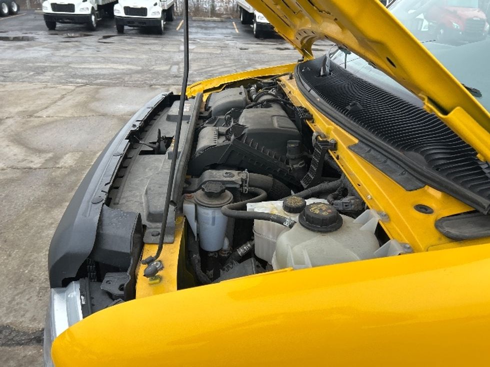 Light Duty Box Truck-Light and Medium Duty Trucks-Ford-2022-E350-Chicago (Melrose Park)-IL-94,125\n\t\tmiles-$ 29,000 - Image 24