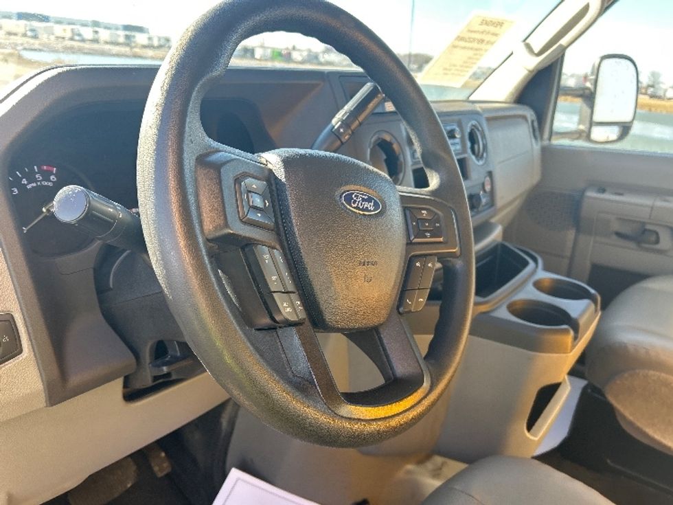 Light Duty Box Truck-Light and Medium Duty Trucks-Ford-2022-E350-Chicago (Melrose Park)-IL-96,756\n\t\tmiles-$ 28,750 - Image 16