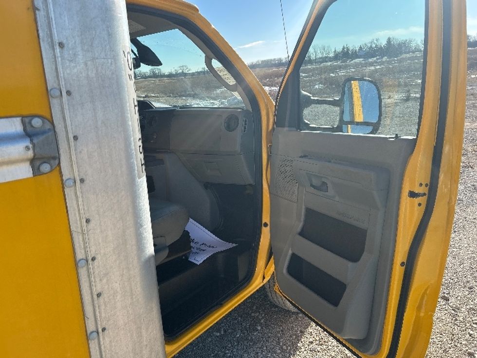 Light Duty Box Truck-Light and Medium Duty Trucks-Ford-2022-E350-Chicago (Melrose Park)-IL-96,756\n\t\tmiles-$ 28,750 - Image 19
