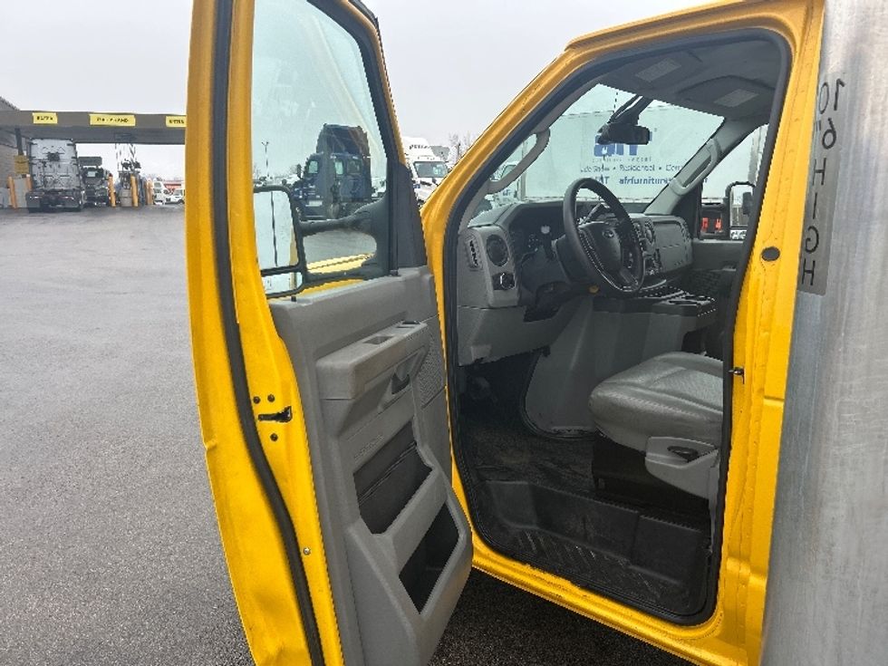 Light Duty Box Truck-Light and Medium Duty Trucks-Ford-2022-E350-Chicago (Melrose Park)-IL-98,116\n\t\tmiles-$ 30,000 - Image 16