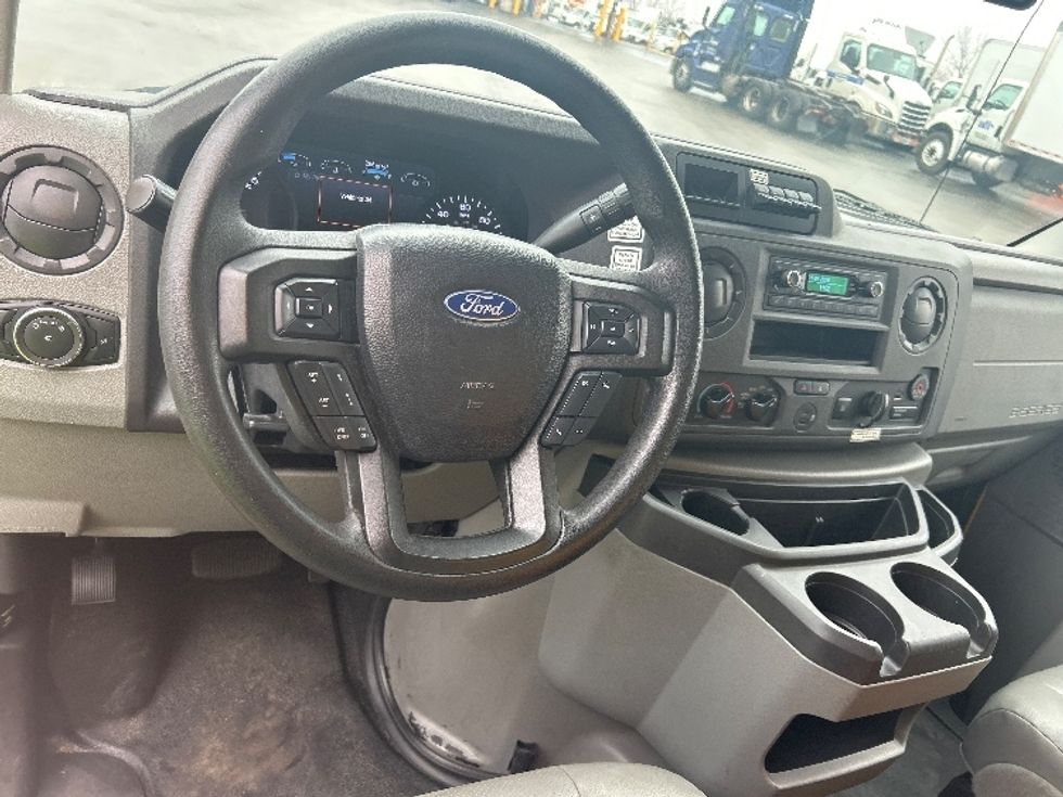 Light Duty Box Truck-Light and Medium Duty Trucks-Ford-2022-E350-Chicago (Melrose Park)-IL-98,116\n\t\tmiles-$ 30,000 - Image 18