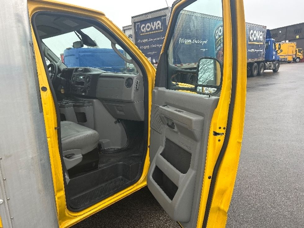 Light Duty Box Truck-Light and Medium Duty Trucks-Ford-2022-E350-Chicago (Melrose Park)-IL-98,116\n\t\tmiles-$ 30,000 - Image 20