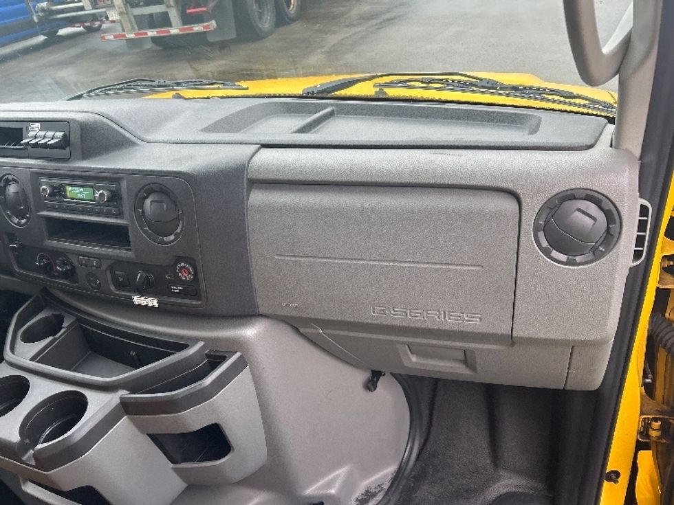Light Duty Box Truck-Light and Medium Duty Trucks-Ford-2022-E350-Chicago (Melrose Park)-IL-98,116\n\t\tmiles-$ 30,000 - Image 21