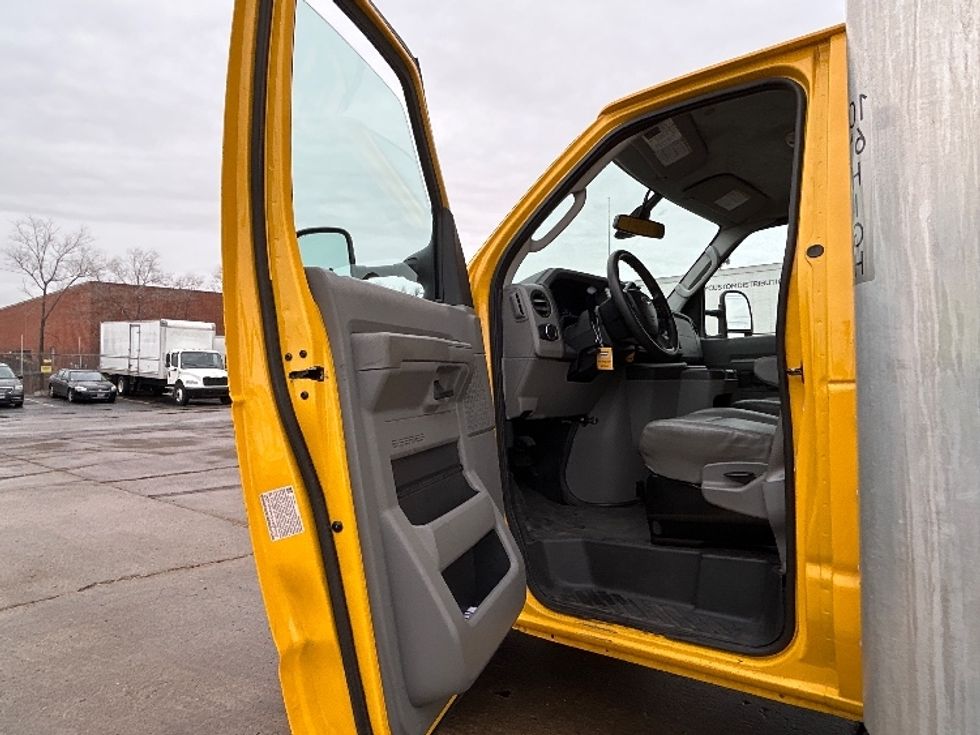 Light Duty Box Truck-Light and Medium Duty Trucks-Ford-2022-E350-Chicago (Melrose Park)-IL-98,581\n\t\tmiles-$ 28,500 - Image 16
