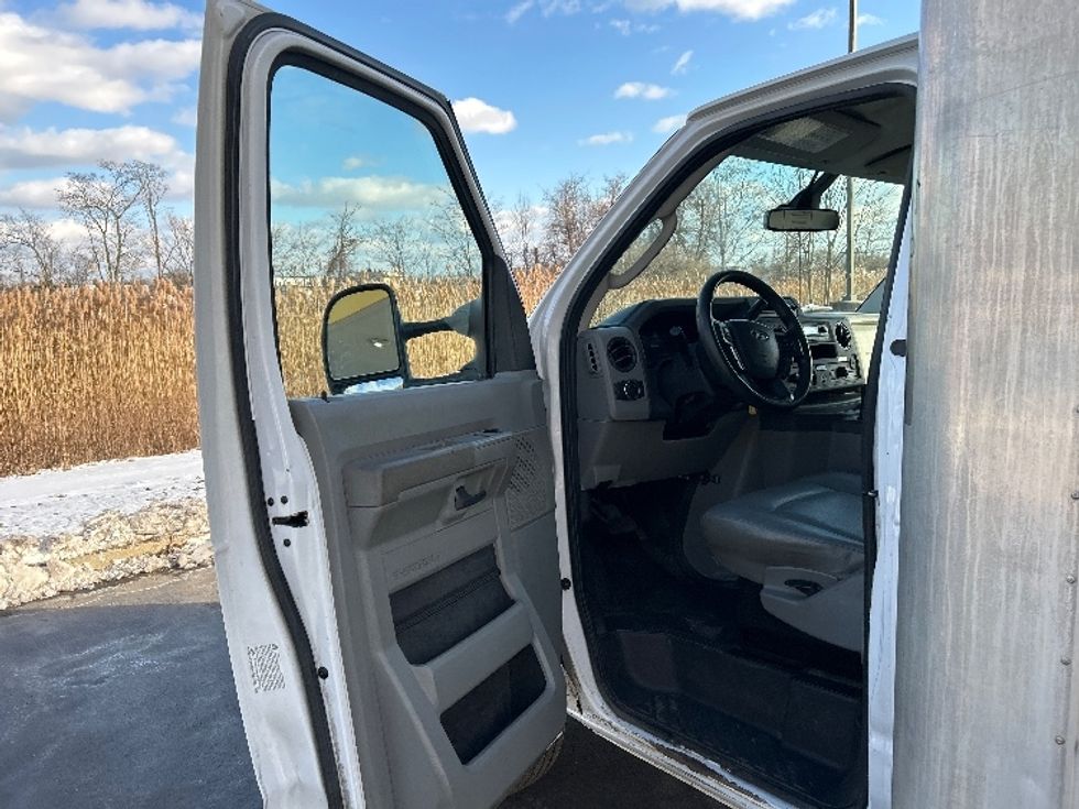 Light Duty Box Truck-Light and Medium Duty Trucks-Ford-2022-E350-Chicopee-MA-103,192\n\t\tmiles-$ 28,500 - Image 15