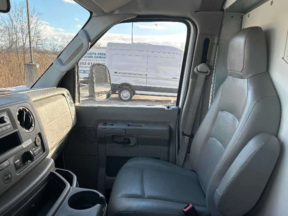 Light Duty Box Truck-Light and Medium Duty Trucks-Ford-2022-E350-Chicopee-MA-103,192\n\t\tmiles-$ 28,500 - Image 18