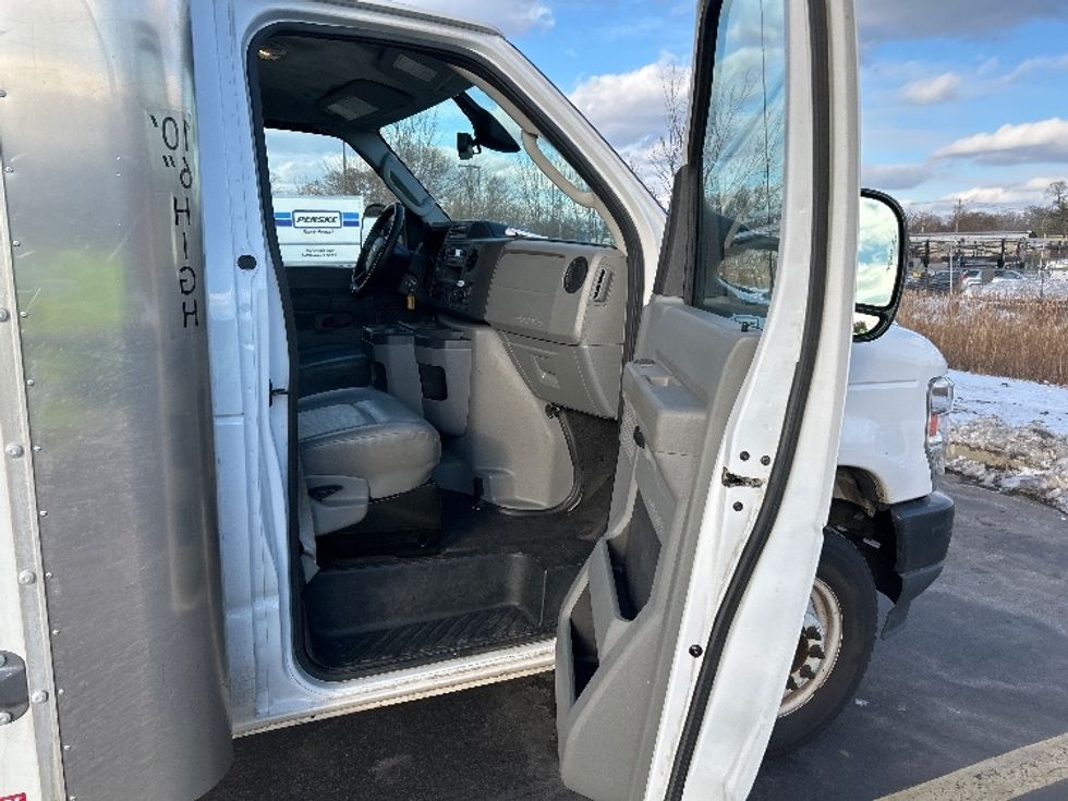 Light Duty Box Truck-Light and Medium Duty Trucks-Ford-2022-E350-Chicopee-MA-103,192\n\t\tmiles-$ 28,500 - Image 19