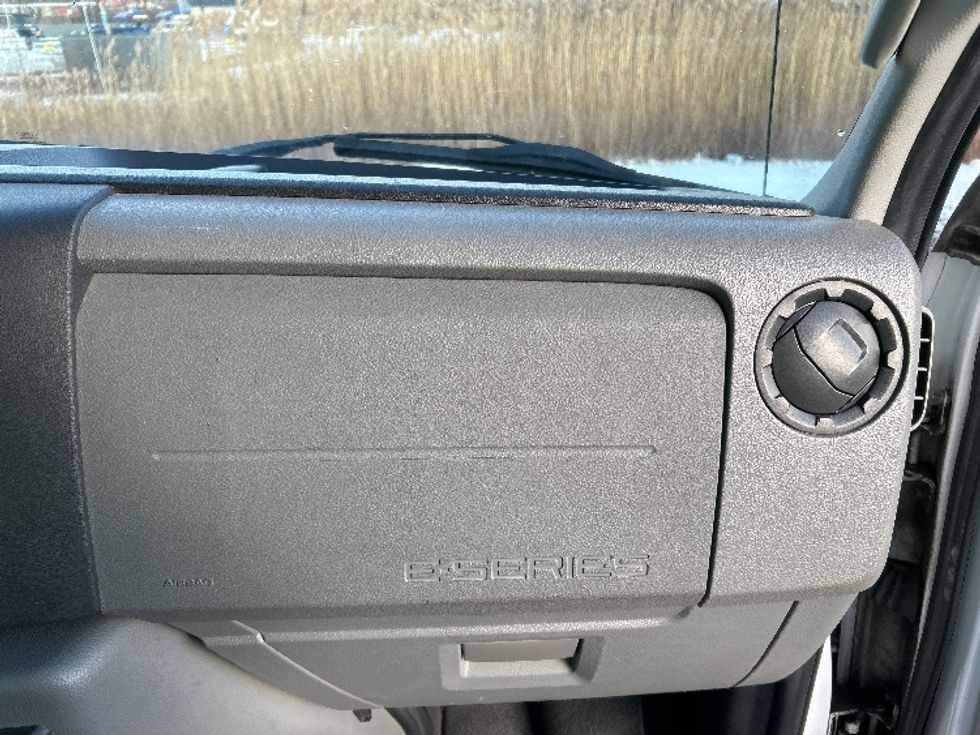 Light Duty Box Truck-Light and Medium Duty Trucks-Ford-2022-E350-Chicopee-MA-103,192\n\t\tmiles-$ 28,500 - Image 20