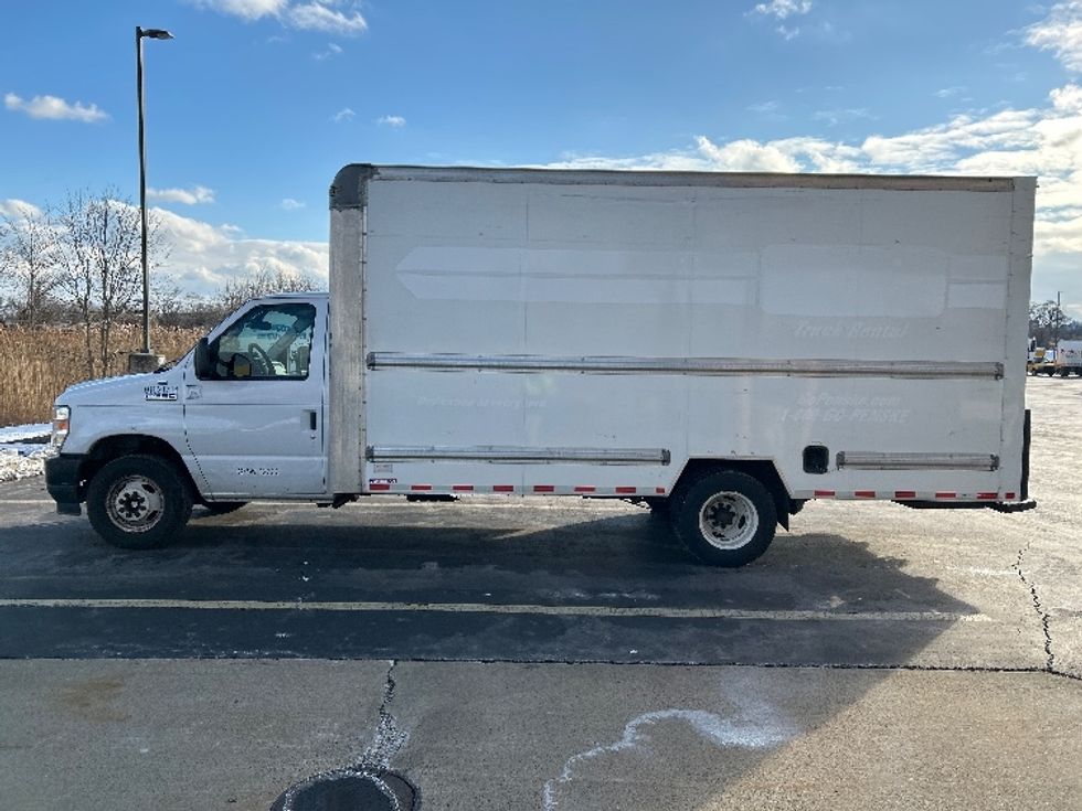 Light Duty Box Truck-Light and Medium Duty Trucks-Ford-2022-E350-Chicopee-MA-103,192\n\t\tmiles-$ 28,500 - Image 4