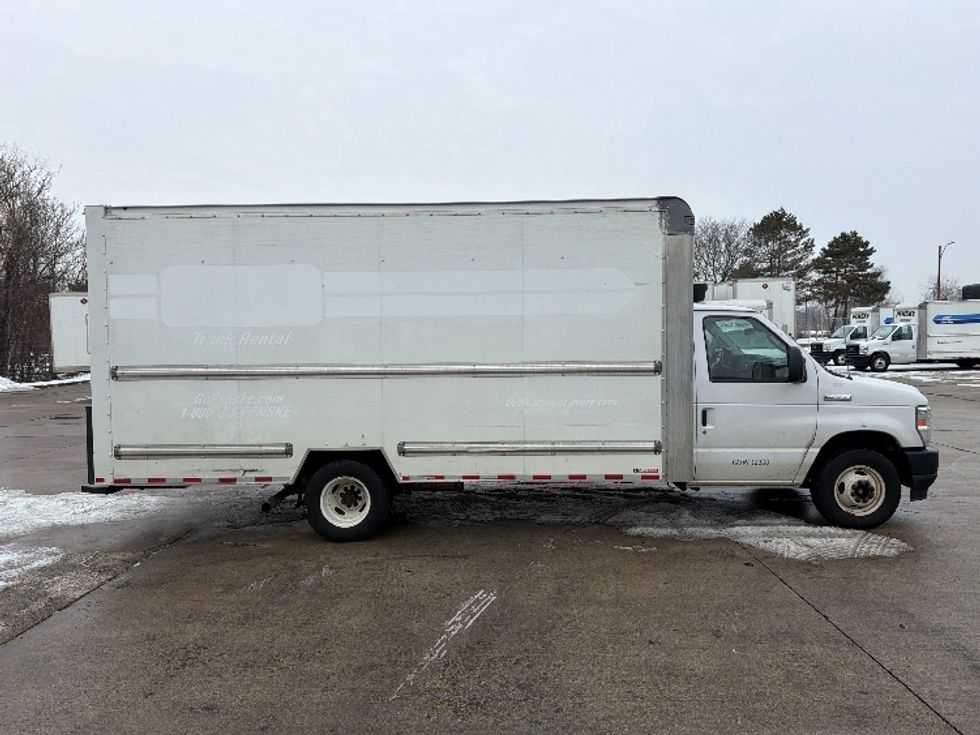 Light Duty Box Truck-Light and Medium Duty Trucks-Ford-2022-E350-Chicopee-MA-103,790\n\t\tmiles-$ 28,500 - Image 14