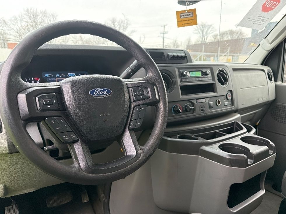 Light Duty Box Truck-Light and Medium Duty Trucks-Ford-2022-E350-Chicopee-MA-103,790\n\t\tmiles-$ 28,500 - Image 17