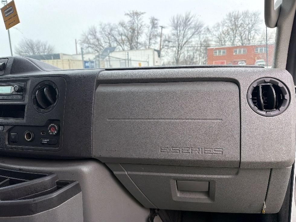 Light Duty Box Truck-Light and Medium Duty Trucks-Ford-2022-E350-Chicopee-MA-103,790\n\t\tmiles-$ 28,500 - Image 20