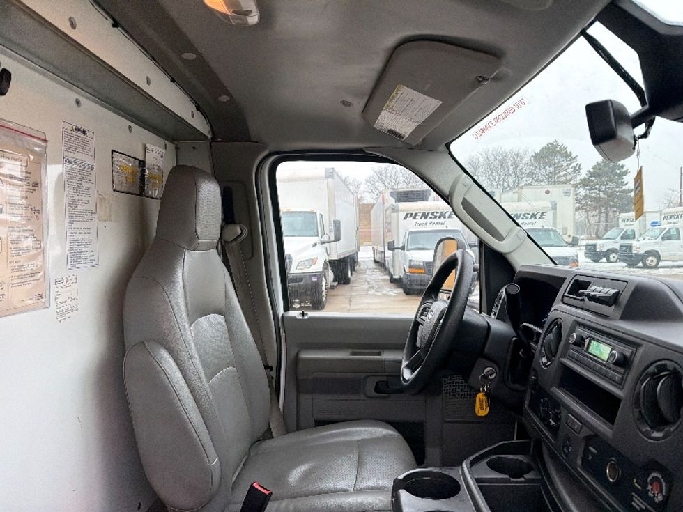 Light Duty Box Truck-Light and Medium Duty Trucks-Ford-2022-E350-Chicopee-MA-103,790\n\t\tmiles-$ 28,500 - Image 21