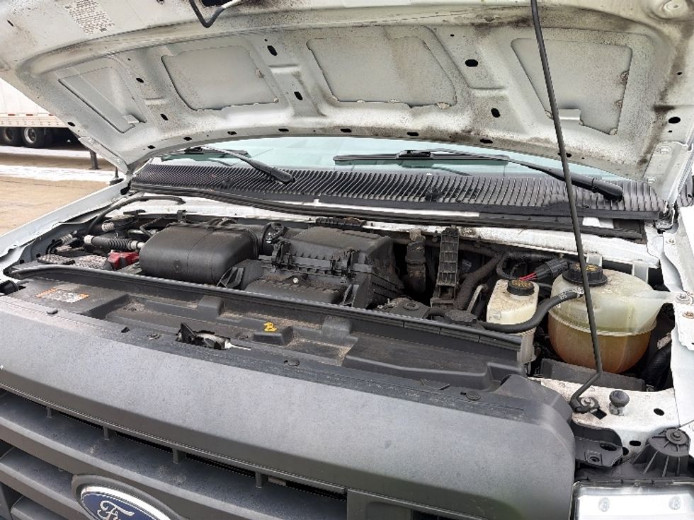 Light Duty Box Truck-Light and Medium Duty Trucks-Ford-2022-E350-Chicopee-MA-103,790\n\t\tmiles-$ 28,500 - Image 22