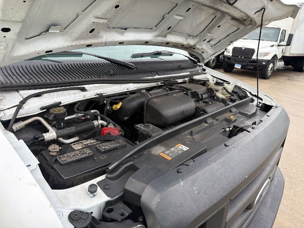 Light Duty Box Truck-Light and Medium Duty Trucks-Ford-2022-E350-Chicopee-MA-103,790\n\t\tmiles-$ 28,500 - Image 23