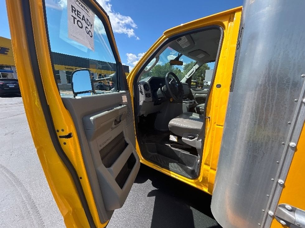 Light Duty Box Truck-Light and Medium Duty Trucks-Ford-2022-E350-Chicopee-MA-142,960\n\t\tmiles-$ 20,500 - Image 16