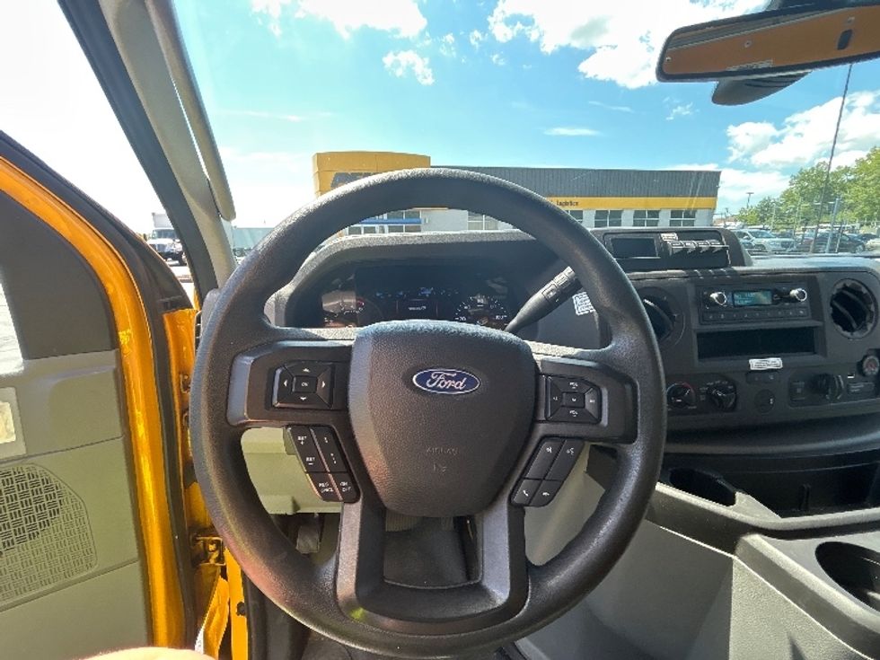 Light Duty Box Truck-Light and Medium Duty Trucks-Ford-2022-E350-Chicopee-MA-142,960\n\t\tmiles-$ 20,500 - Image 18