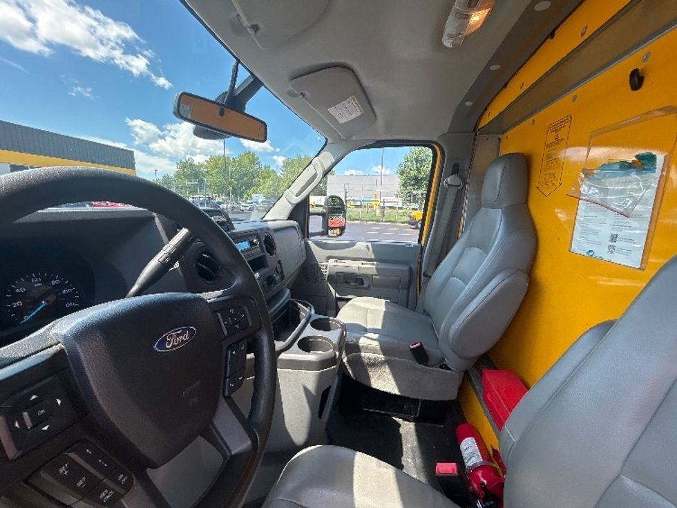 Light Duty Box Truck-Light and Medium Duty Trucks-Ford-2022-E350-Chicopee-MA-142,960\n\t\tmiles-$ 20,500 - Image 19