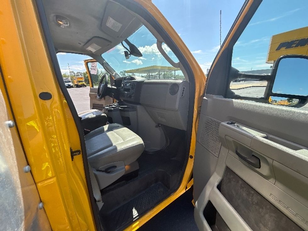 Light Duty Box Truck-Light and Medium Duty Trucks-Ford-2022-E350-Chicopee-MA-142,960\n\t\tmiles-$ 20,500 - Image 20