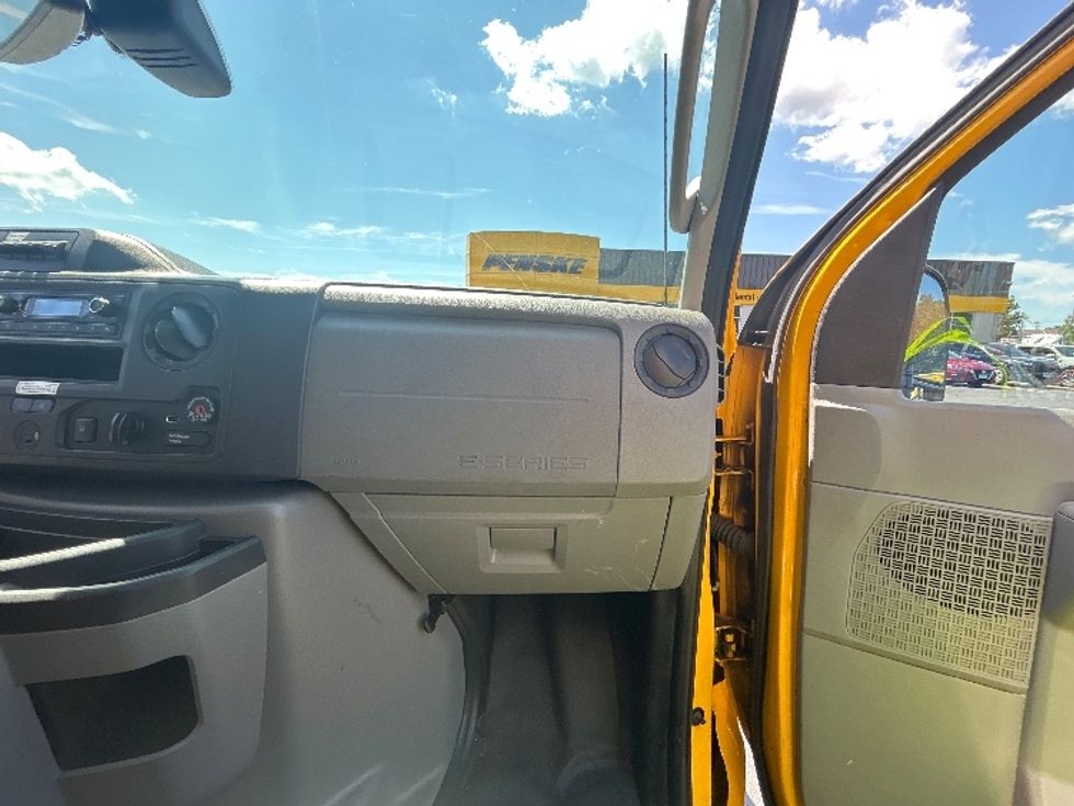 Light Duty Box Truck-Light and Medium Duty Trucks-Ford-2022-E350-Chicopee-MA-142,960\n\t\tmiles-$ 20,500 - Image 21