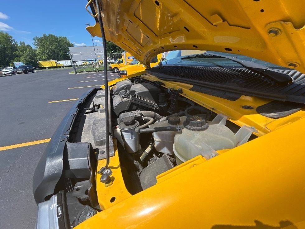Light Duty Box Truck-Light and Medium Duty Trucks-Ford-2022-E350-Chicopee-MA-142,960\n\t\tmiles-$ 20,500 - Image 24