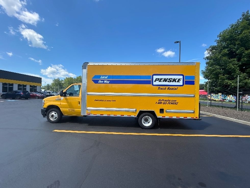 Light Duty Box Truck-Light and Medium Duty Trucks-Ford-2022-E350-Chicopee-MA-142,960\n\t\tmiles-$ 20,500 - Image 4