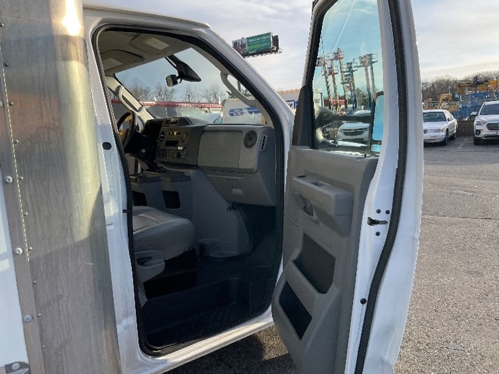 Light Duty Box Truck-Light and Medium Duty Trucks-Ford-2022-E350-Chicopee-MA-74,481\n\t\tmiles-$ 37,500 - Image 20