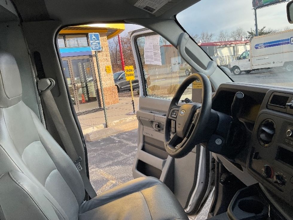 Light Duty Box Truck-Light and Medium Duty Trucks-Ford-2022-E350-Chicopee-MA-74,481\n\t\tmiles-$ 37,500 - Image 22