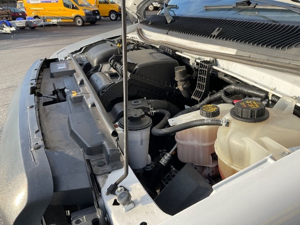 Light Duty Box Truck-Light and Medium Duty Trucks-Ford-2022-E350-Chicopee-MA-74,481\n\t\tmiles-$ 37,500 - Image 24