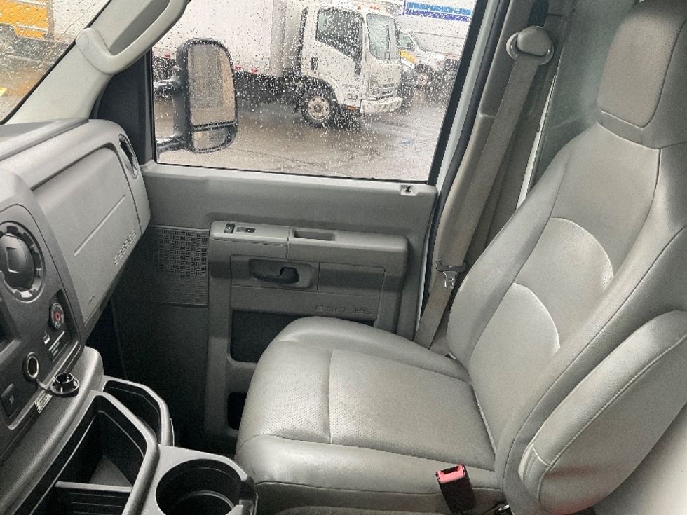 Light Duty Box Truck-Light and Medium Duty Trucks-Ford-2022-E350-Chicopee-MA-80,957\n\t\tmiles-$ 34,000 - Image 18
