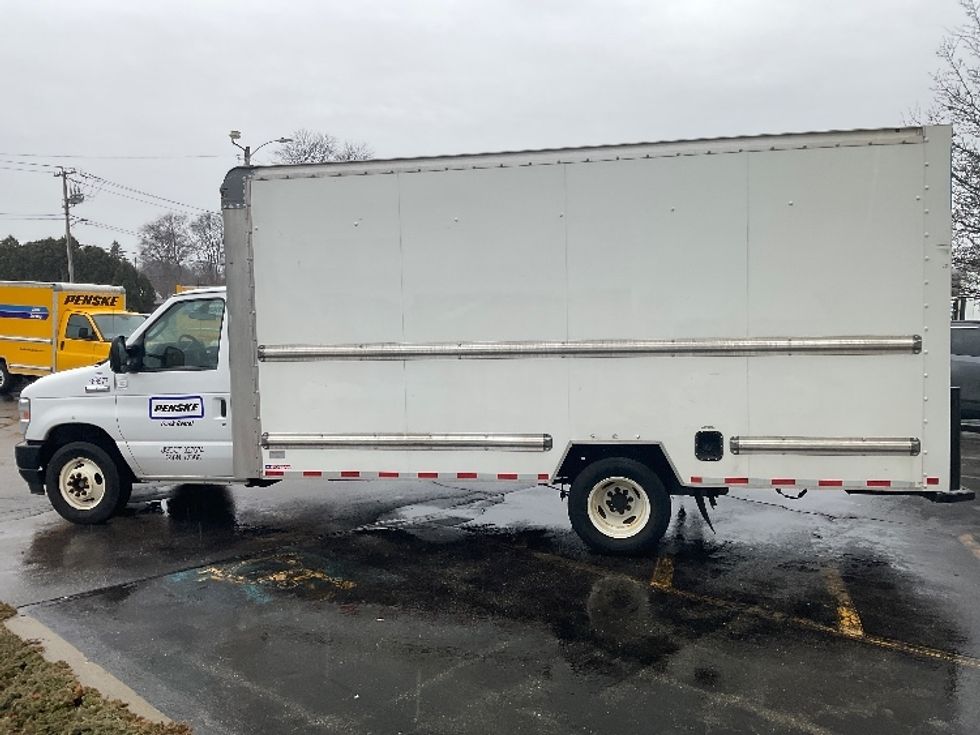 Light Duty Box Truck-Light and Medium Duty Trucks-Ford-2022-E350-Chicopee-MA-80,957\n\t\tmiles-$ 34,000 - Image 4