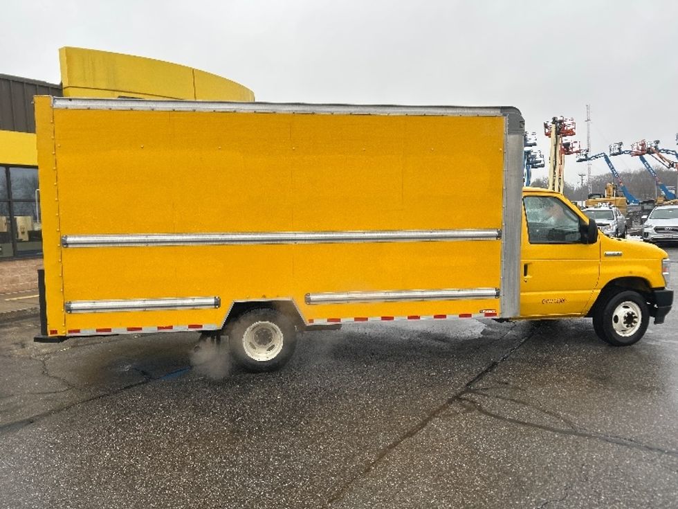 Light Duty Box Truck-Light and Medium Duty Trucks-Ford-2022-E350-Chicopee-MA-87,467\n\t\tmiles-$ 27,750 - Image 15