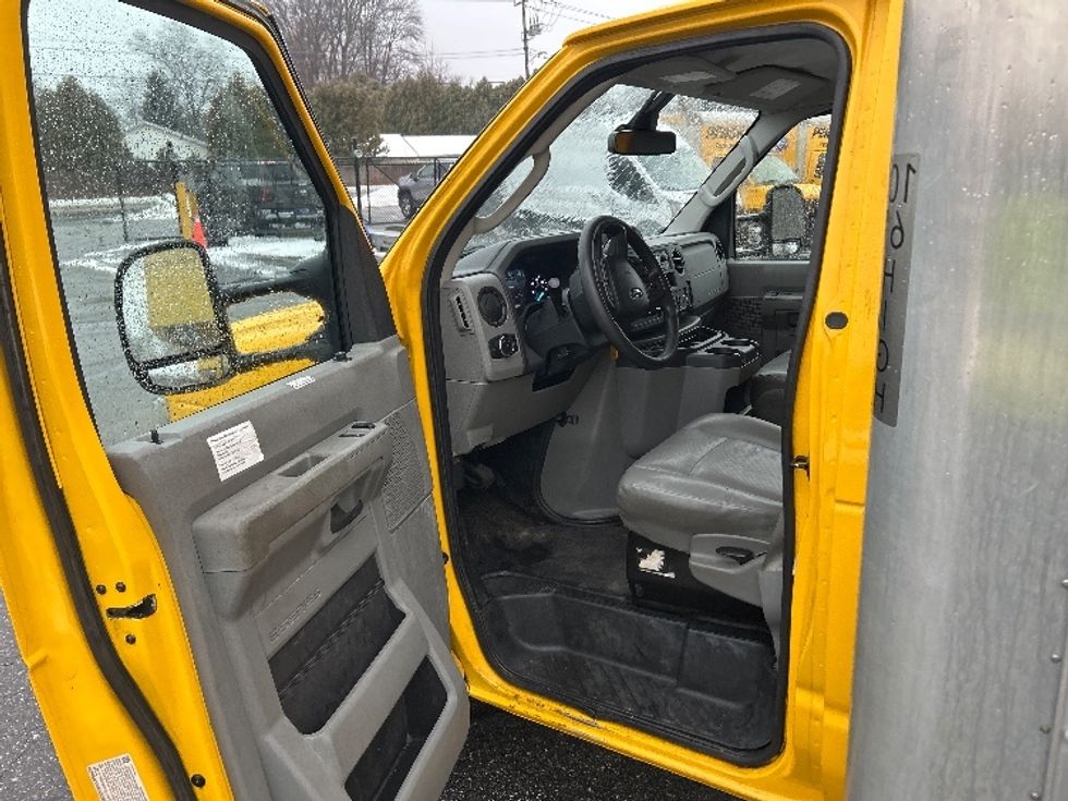 Light Duty Box Truck-Light and Medium Duty Trucks-Ford-2022-E350-Chicopee-MA-87,467\n\t\tmiles-$ 27,750 - Image 16