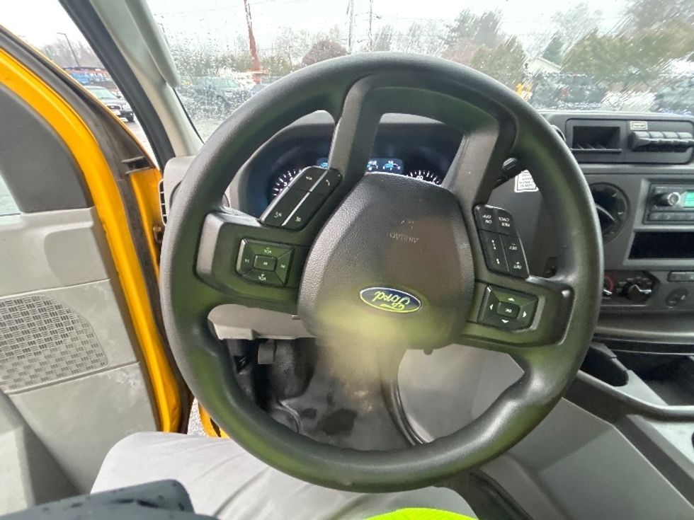 Light Duty Box Truck-Light and Medium Duty Trucks-Ford-2022-E350-Chicopee-MA-87,467\n\t\tmiles-$ 27,750 - Image 18
