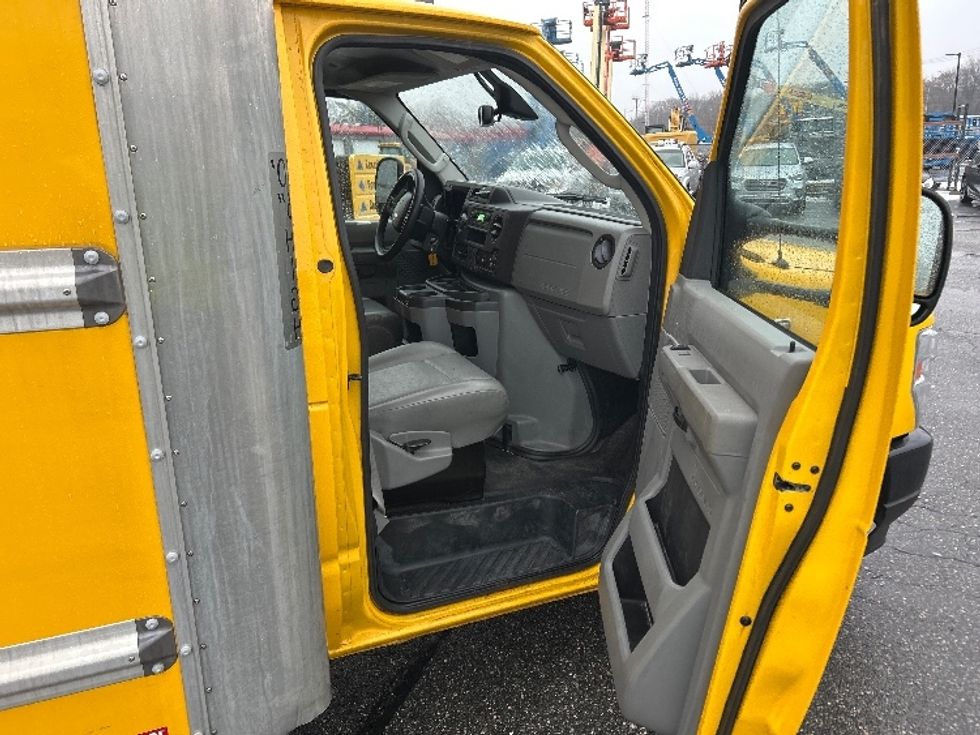 Light Duty Box Truck-Light and Medium Duty Trucks-Ford-2022-E350-Chicopee-MA-87,467\n\t\tmiles-$ 27,750 - Image 20