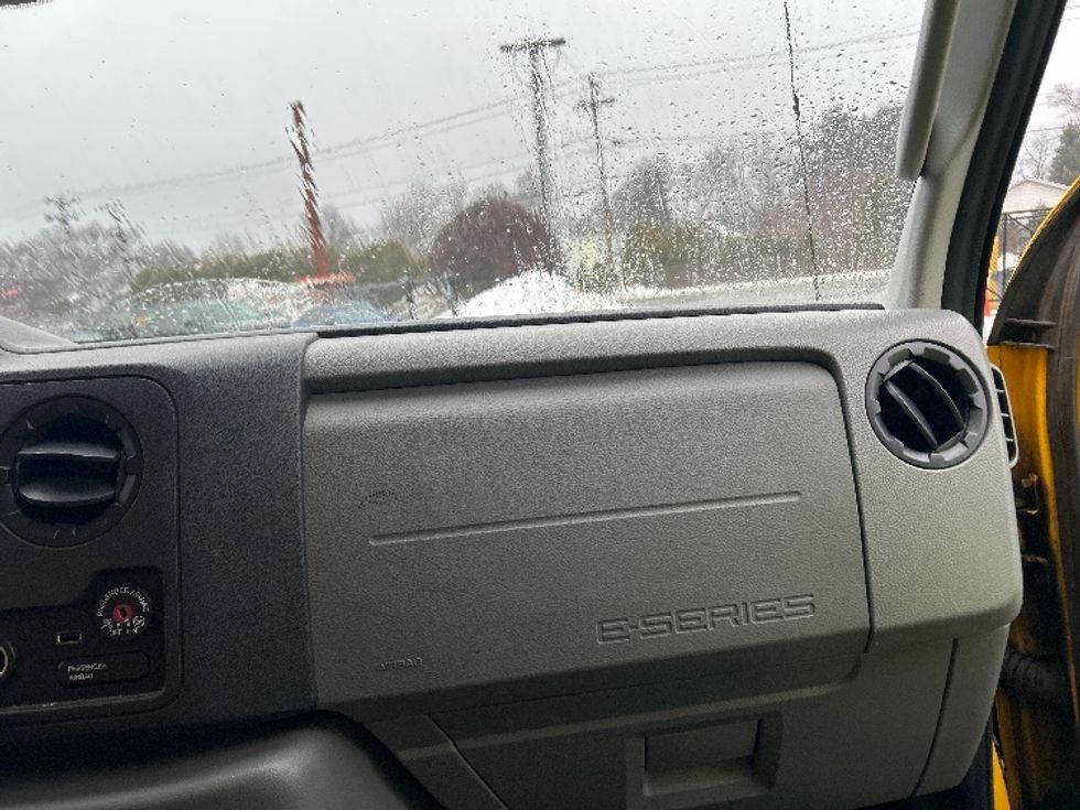 Light Duty Box Truck-Light and Medium Duty Trucks-Ford-2022-E350-Chicopee-MA-87,467\n\t\tmiles-$ 27,750 - Image 21