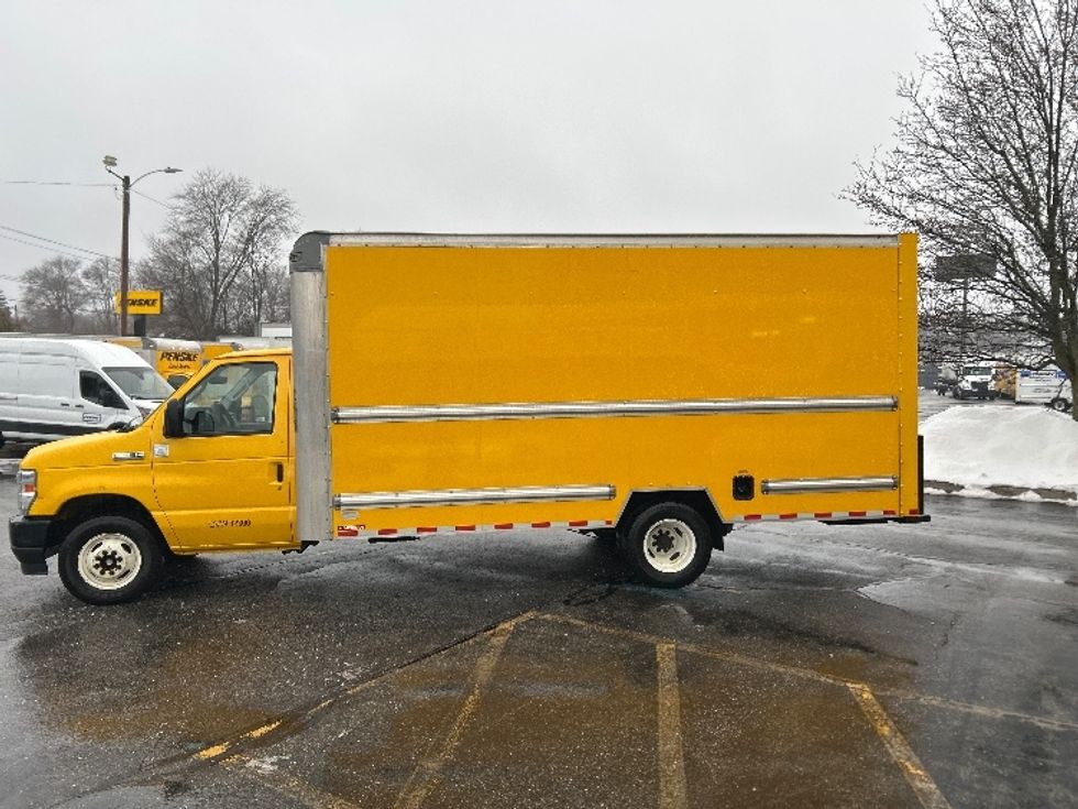 Light Duty Box Truck-Light and Medium Duty Trucks-Ford-2022-E350-Chicopee-MA-87,467\n\t\tmiles-$ 27,750 - Image 4